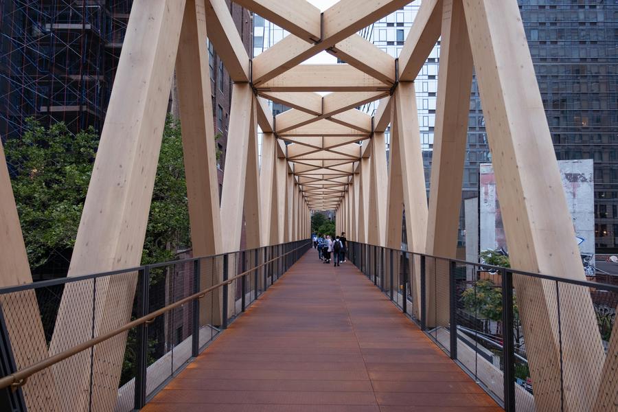 moynihan connector bridge from hudson yards